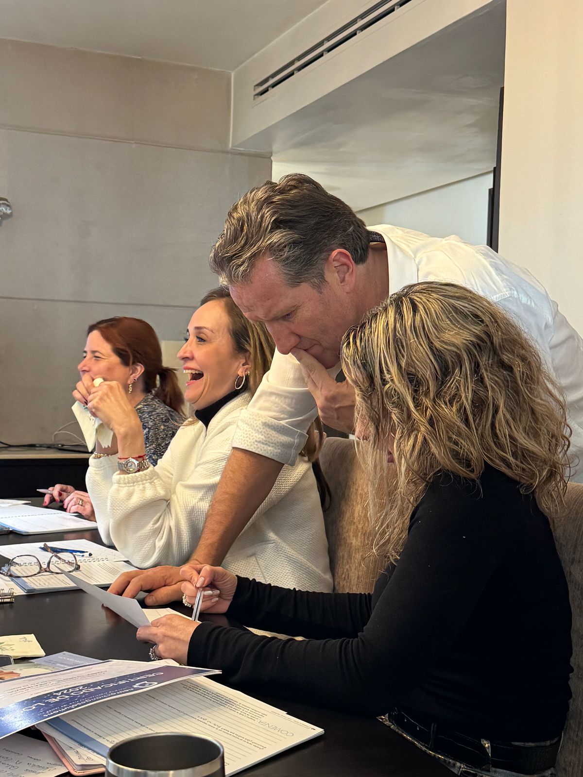 Participantes durante una jornada de trabajo con Juan Carlos Rubin