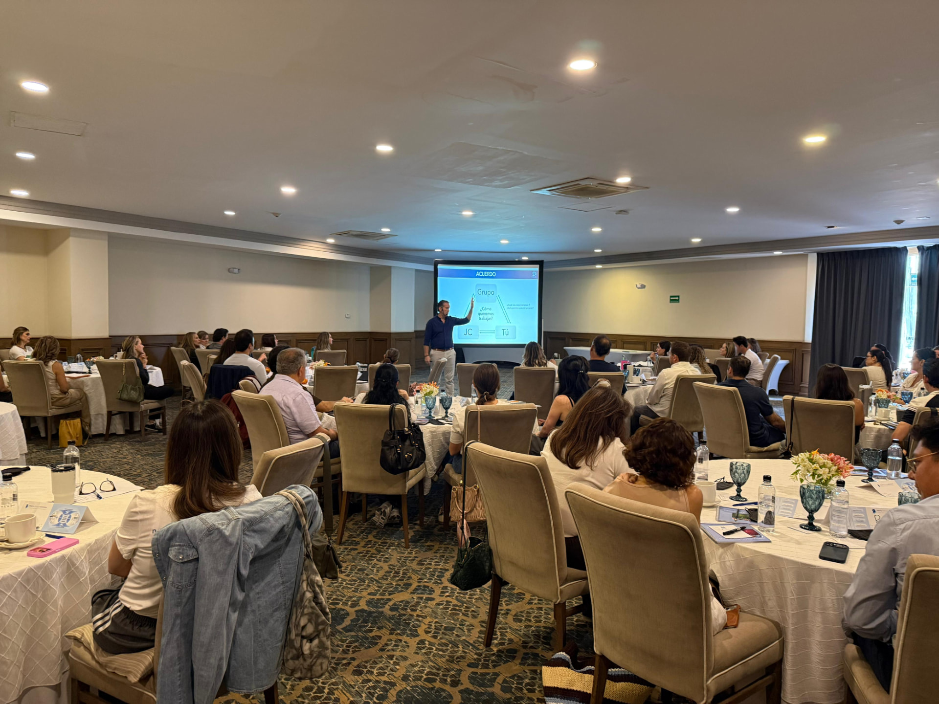 Juan Carlos Rubin facilitando un taller presencial