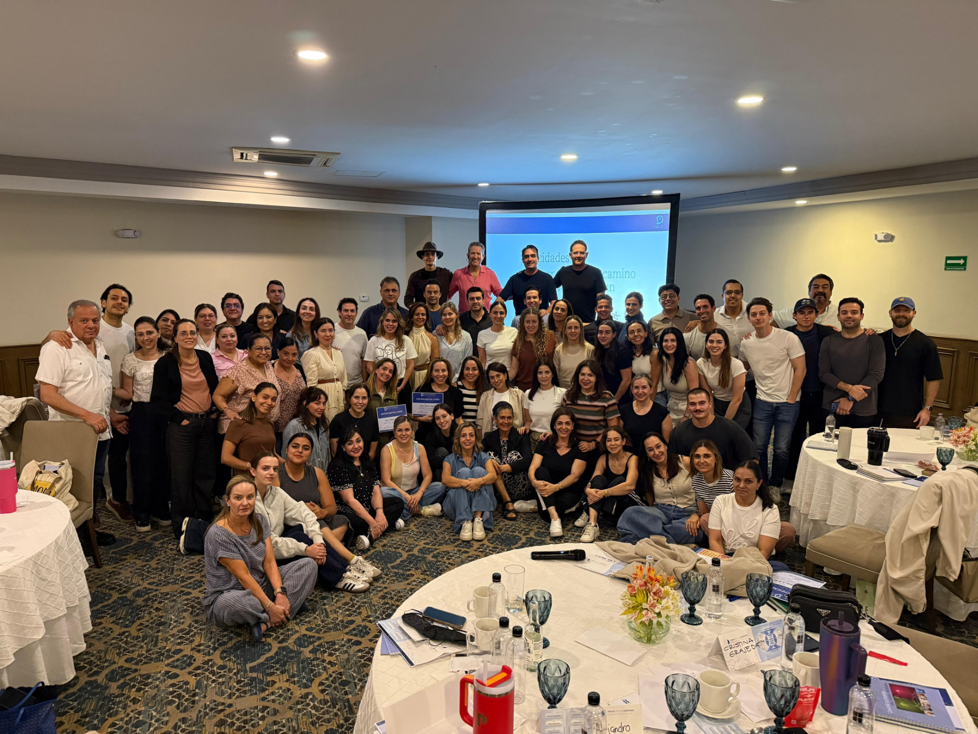 Grupo completo al cierre de un taller presencial